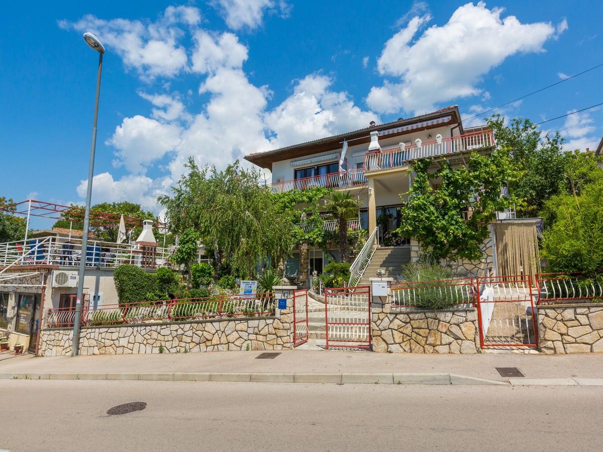Apartments Susanne Novi Vinodolski Exterior photo